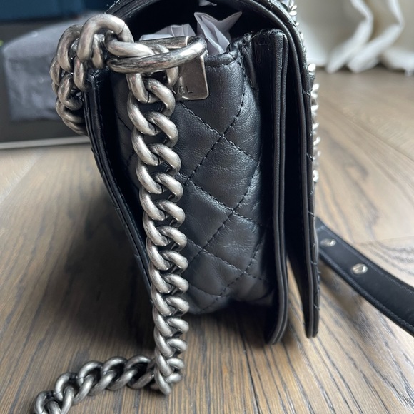 CHANEL BOY ENCHAINED CALFSKIN LEATHER BAG - Picture 6 of 9